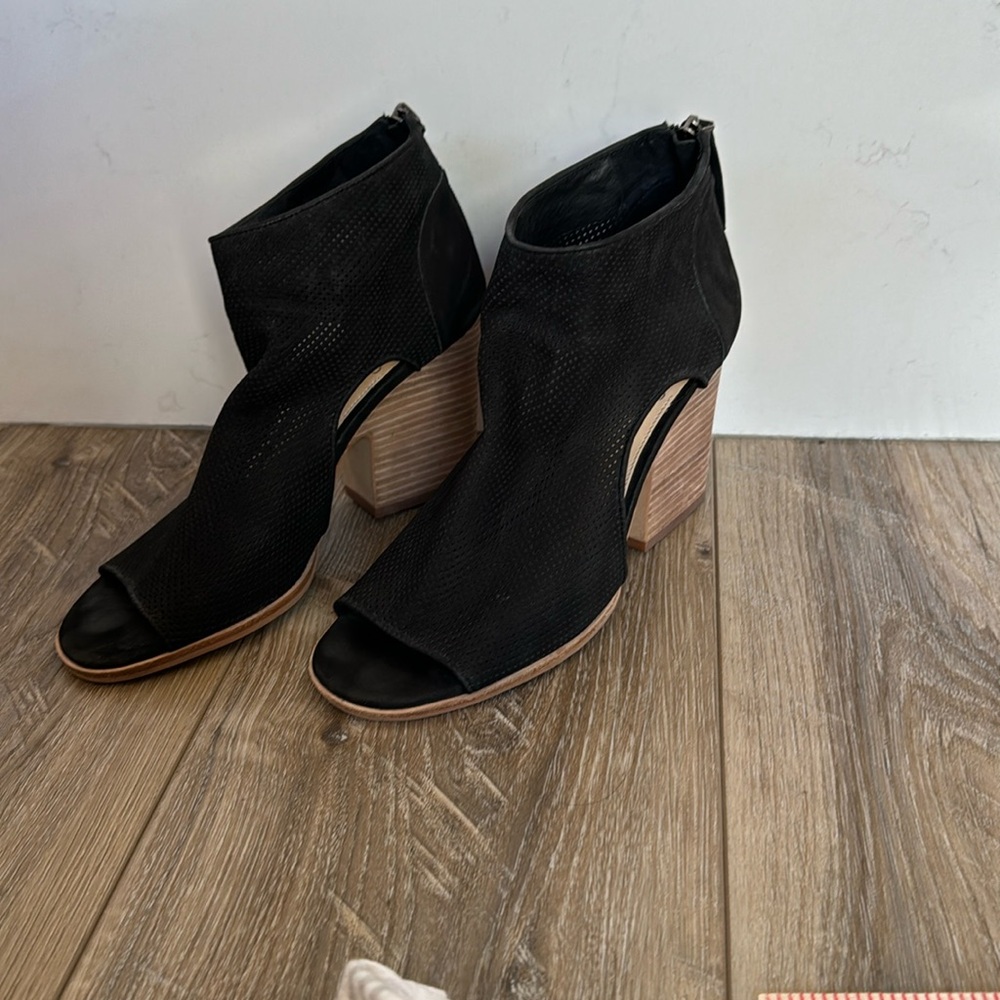 Vince Camuto wedges black suede – size 8M